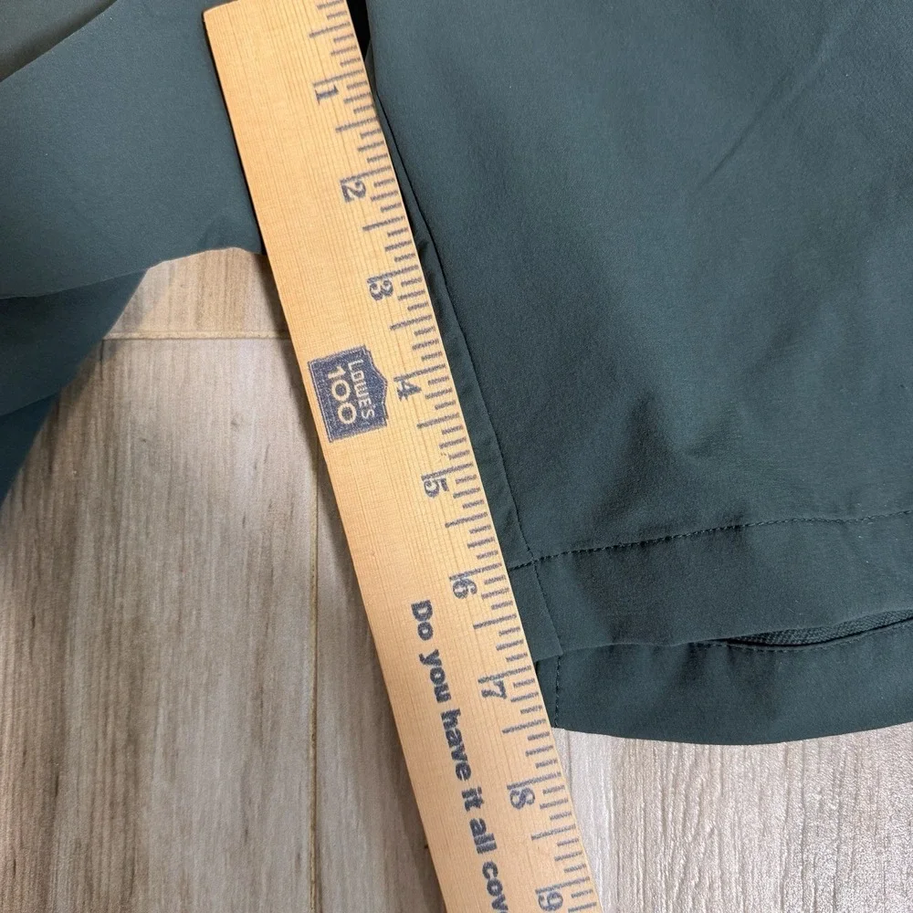 Helly Hansen Shorts Men's M Green Blaze Softshell Hiking Outdoor Adjustable